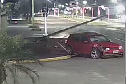 Ap�s a colis�o, diversas testemunhas correram para ajudar a motorista