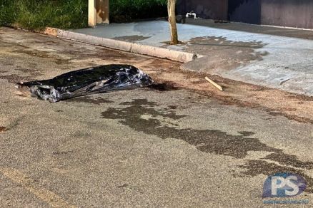 Homem ficou ca�do no asfalto ap�s ser golpeado 