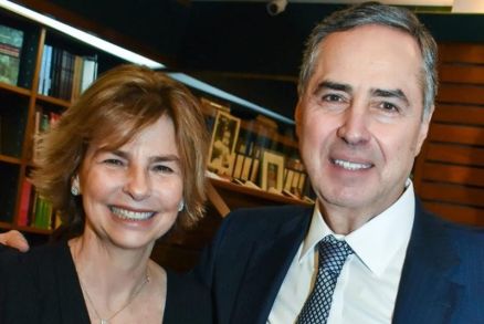Ministro Lus Roberto Barroso ao lado da mulher, Tereza Barroso