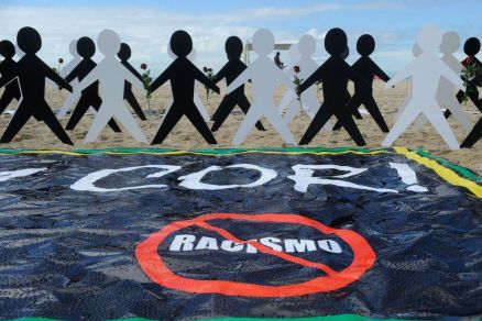 A equiparao do crime de injria racial ao de racismo corrige uma distoro