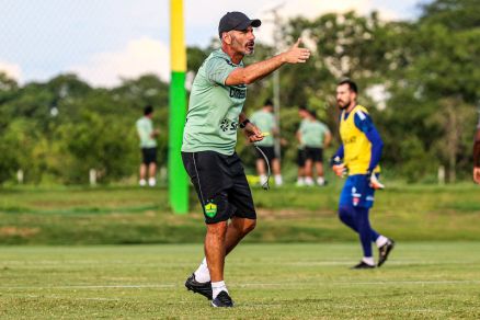 O treinador do Cuiab, Ivo Vieira