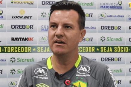 O treinador Csar Bueno, que foi dispensado 