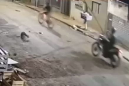 Cmeras da rua flagraram a tentativa de assassinato