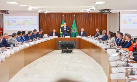 O governador Mauro Mendes e demais governadores participaram de reunio com o presidente Lula, em Braslia -
