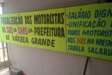 Faixa instalada pelos motoristas da Sade
