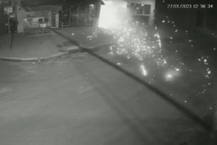 Momento em que a bomba  detonada
