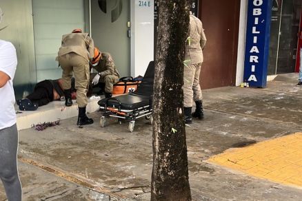 Os bombeiros prestaram os primeiros socorros  vtima