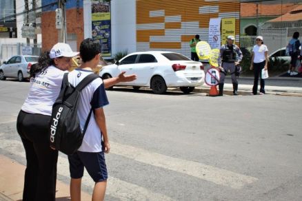 Ao educativa de volta s aulas, em Cuiab 