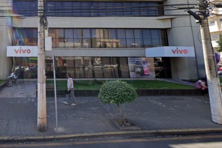 Fachada de uma loja da Vivo em Cuiab 