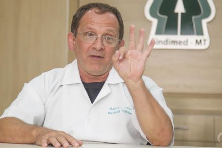 O presidente do Sindimed Adeildo Lucena