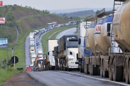 A CNT argumenta que o biodiesel reduz a eficincia energtica dos motores, ampliando o consumo dos veculos