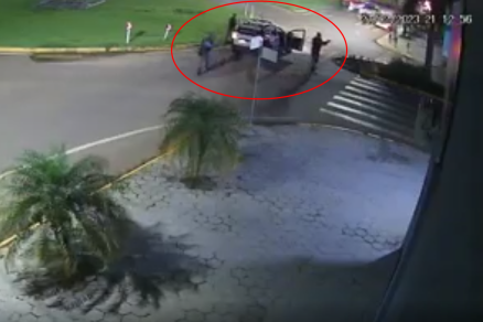 O suspeito foi preso ao tentar fugir a p dos policiais 