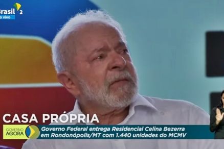 Lula chora com homenagem ao neto