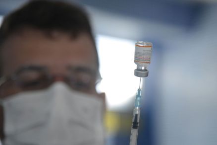 O imunizante Comirnaty, da Pfizer, protege conta a variante �micron