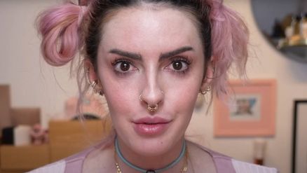 A youtuber e influencer de make Karen Bachini
