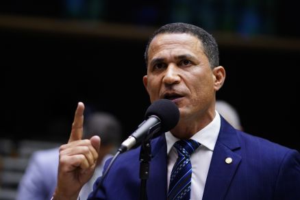 O deputado federal Coronel Assis quer investigao mista