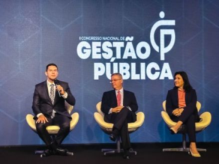 O Procurador-geral de Contas Alisson Carvalho de Alencar presidiu a mesa de debates 