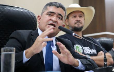 O piso est muito defasado em relao a outras instituies defendeu Elizeu