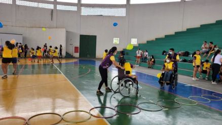 O CRPB-Cceres atende gratuitamente crianas a partir de 6 anos nas modalidades natao, badminton e bocha olmpica na Vila Olmpica da Unemat em Cceres