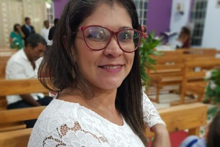 Franciane Laura, de 35 anos, em culto; ela ficou incomunicvel ao sair para vender rifa 