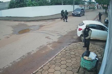 Armados, os bandidos invadiram e incendiaram  sede da PM de Confresa