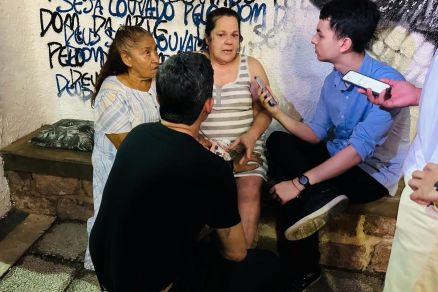 A aposentada Maria de Ftima Fogaa, de 71 anos, d entrevista 