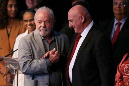 O presidente Lula ao lado do general Gonalves Dias