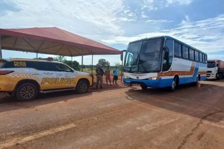 Ele foi detido em um nibus de viagem, durante bloqueio da PM