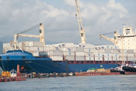 O crescimento do dficit de transaes correntes significa que h maior demanda por bens e servios ofertados no exterior 