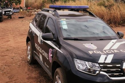 Viatura da Polcia Civil; homem foi preso aps troca de informaes com a Polcia Civil de Rondnia