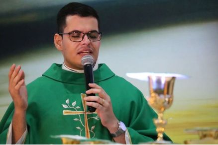 O padre Denis Lucati Silveiro, de Primavera do Leste, registrou um boletim de ocorrncia contra um ex-funcionrio 
