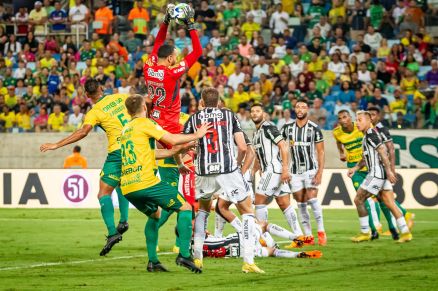 O jogo foi realizado na noite desta quarta na Arena Pantanal