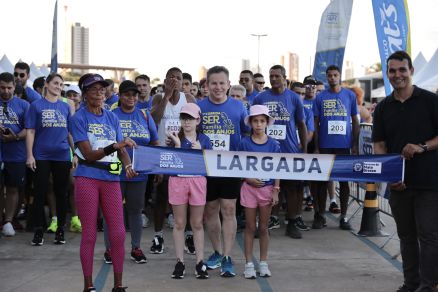 O governador Mauro Mendes esteve presente na corrida