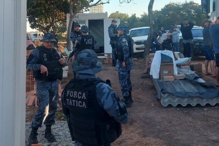 Policiais militares e civis participao da ao em Ribeiro Cascalheira