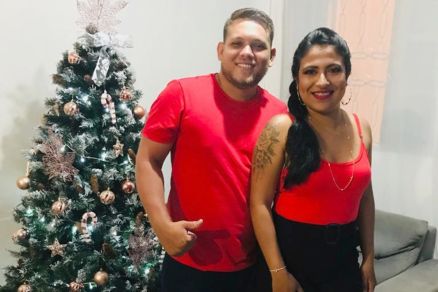 Kelvin e a esposa, Bianca, durante festa de natal 