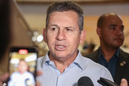O governador Mauro Mendes, que acionou o jornal por matria