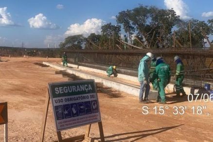 Obras de constru��o de uma nova ponte sobre o Rio Cuiab� e de um viaduto sobre a MT-010