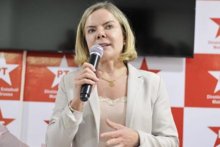 Gleisi Hoffmann se pronúnciou nas redes 