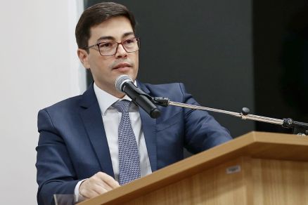 O procurador-geral de Justia, Deosdete Cruz Junior, que assina a deciso