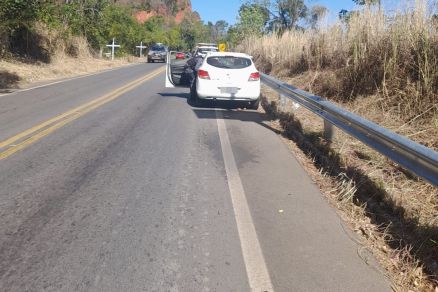 Carro foi encontrado estacionado �s margens da rodovia 