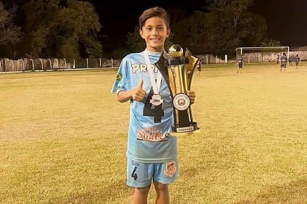 Arthur Henrique Valadares, que joga como zagueiro na escolinha do Profeta