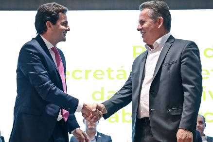 O chefe da Casa Civil interino Fbio Garcia e o governador Mauro Mendes