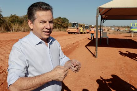 O governador Mauro Mendes, que investe R$ 2,6 bilhes em obras em Cuiab