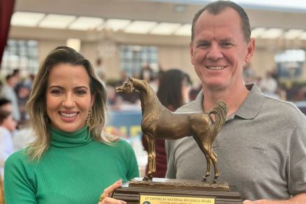 O pr�mio pela vit�ria na 42� Exposi��o Nacional do Cavalo �rabe