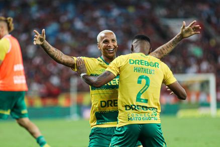 Deyverson e Matheus comemoram vitria diante do Flamengo
