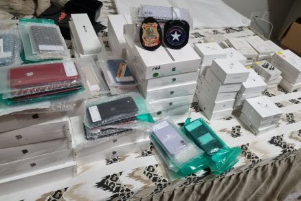 Parte dos smartphones apreendidos durante a operao desta quarta