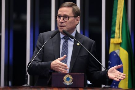 O senador Mauro Carvalho, que rebateu declaraes de Carlos Fvaro na CPI do MST