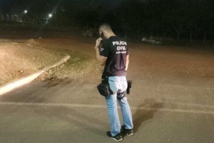 Policial civil no local onde Cristiane Castrillon foi encontrada