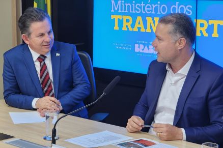 O governador Mauro Mendes e o ministro dos Transportes, Renan Filho