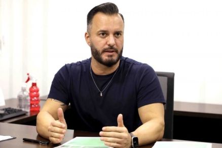 O presidente da Limpurb, Jnior Leite, que assina o documento